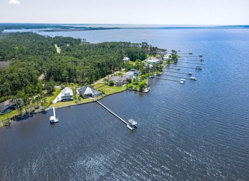 4552 Bayside Dr, Milton FL 32583-8436 exterior