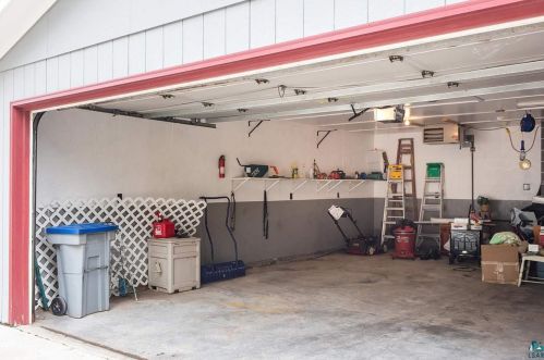 1217 10 St, Duluth MN 55806-1227 exterior