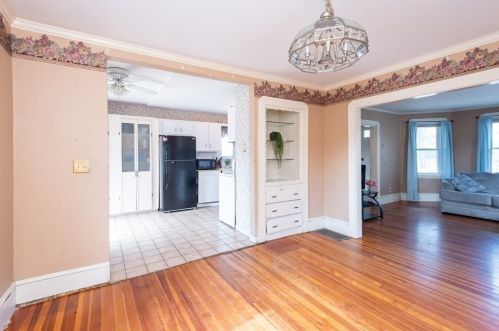 42 Ellsworth Rd, Peabody MA 01960-5325 exterior