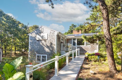 15 Mary Rd, Eastham, MA 02642-2927