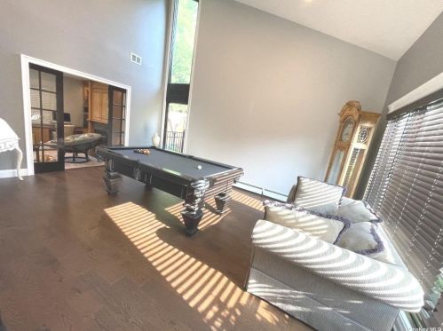 18 Fleetwood Rd, Commack NY  11725-1757 exterior