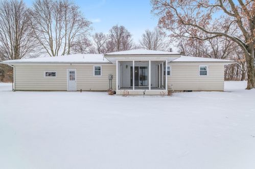 18189 6th Ave, Three Rivers, MI 49093-8302
