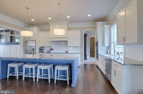 453 Delp Rd, Lancaster PA 17601-2915 exterior