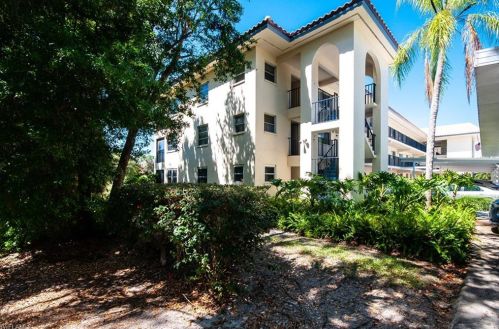 201 Quail Forest Blvd, Naples FL 34105-5514 exterior