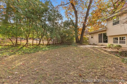 2246 Holliday Dr, Wyoming MI  49519-4238 exterior