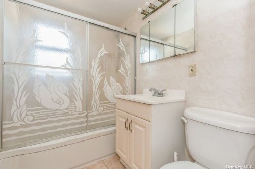 5 7 St, Valley Stream NY 11581-1255 exterior