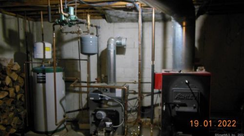 60 Cutler Rd, Killingly CT 06241-1303 exterior