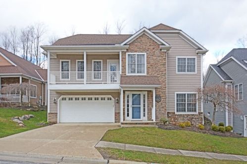 8047 Long Forest Dr, Cleveland, OH 44141-1846