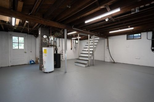 391 Massachusetts Ave, West Springfield MA 01089-2412 exterior