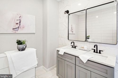 1039 51 St, Philadelphia PA 19143-4213 exterior