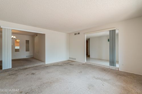 9151 Deer Trl Cir, Tucson AZ 85710-8034 exterior