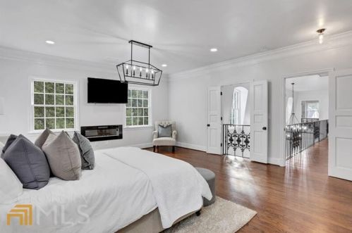 3342 Kilby Pl, Atlanta GA 30327-2214 exterior