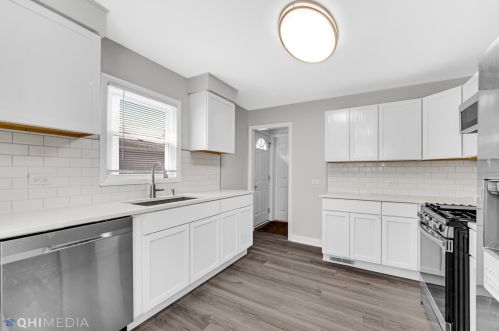 2432 12 Ave, Broadview IL 60155-4818 exterior