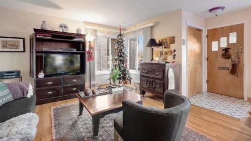 3935 Greenleaf Ave, Chicago IL 60626-2882 exterior