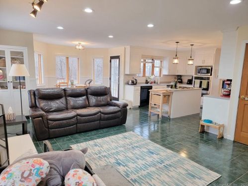 39 Nicole Rd, New Britain CT  06053-1475 exterior