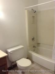 10804 Donna Dr, Milwaukee WI  53224-2218 exterior