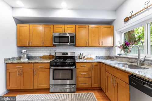 2238 Gerritt St, Philadelphia PA 19147-5821 exterior