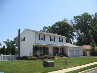 32 Pasadena Dr, Trenton, NJ 08619-1556