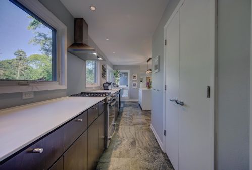 925 Bay Point Rd, Milwaukee WI  53217-1355 exterior