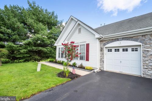 9 Goldfinch Dr, Trenton, NJ 08690-3573