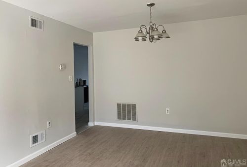 26 Aspen Dr, New Brunswick NJ  08902-1049 exterior