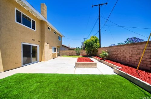 17522 Medford Ave, Tustin CA  92780-1922 exterior