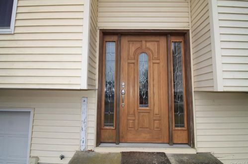 19 Ricky Ln, Poughkeepsie, NY 12601-5601