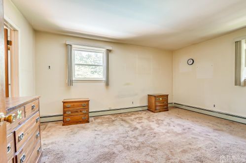 19 Marshall Dr, Edison NJ  08817-2910 exterior