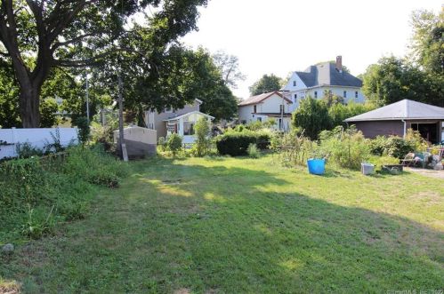 12 Smith St, Derby CT 06418-1216 exterior