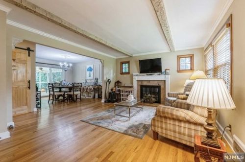 11 Day Ave, Tenafly, NJ 07670-1501