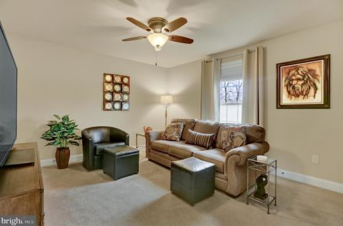 85 Midway Farms Ln, Lancaster PA 17602-2670 exterior