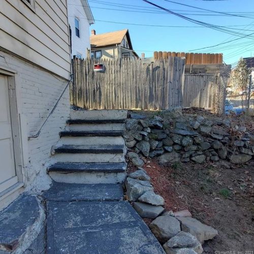 6 Smt St, Derby CT 06418-1242 exterior