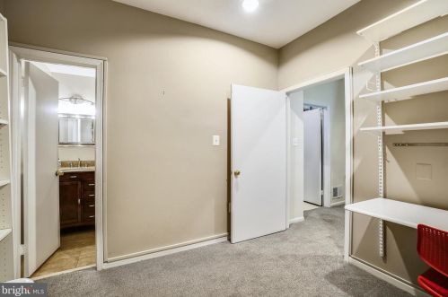 7707 Heatherton Ln, Rockville MD  20854-3212 exterior