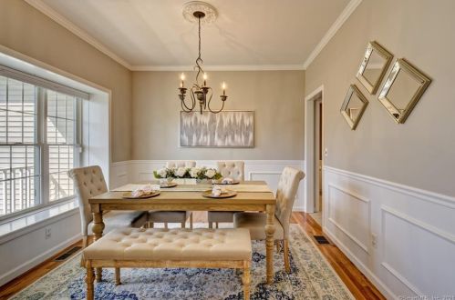 31 Acorn Dr, Windsor Locks CT 06096-1224 exterior