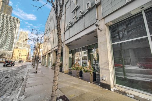 611 Wells St, Chicago IL  60607-4782 exterior