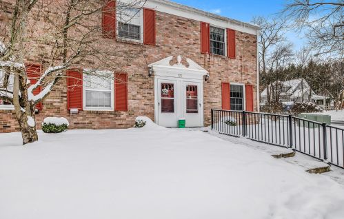 727 Garland Cir, Kalamazoo, MI 49008-4405