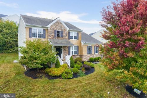 26 Venuti Dr, Chester, PA 19014-3611