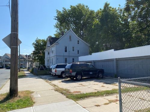 735 Belmont Ave, Springfield MA 01108-1637 exterior