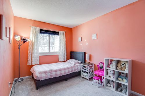 1522 Aspen Dr, Saint Paul MN 55122-1305 exterior