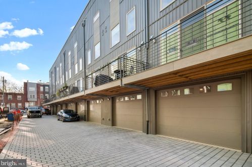 1352 19 St, Philadelphia PA 19146-4665 exterior