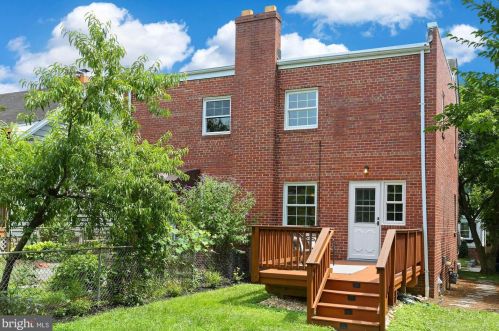 18 Masonic Vw Ave, Alexandria VA 22301-2204 exterior