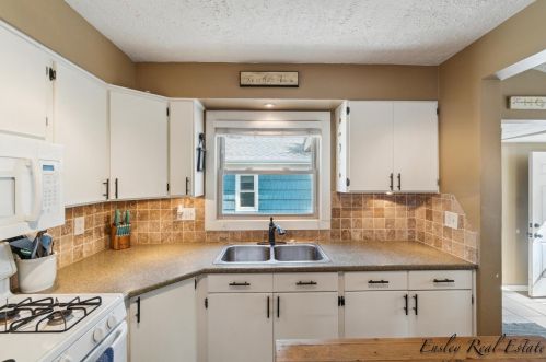 1238 Richmond St, Grand Rapids MI 49504-2762 exterior