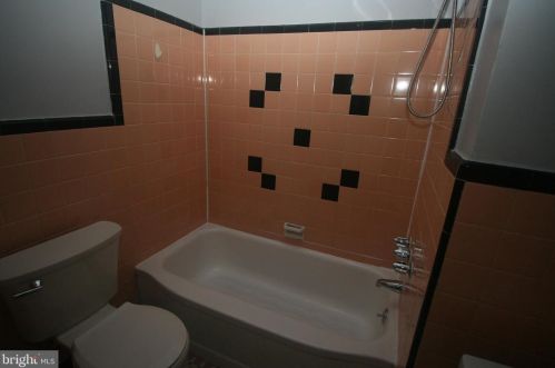 5811 Bustleton Ave, Philadelphia PA  19149-3405 exterior