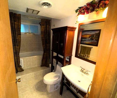 6043 Riv Trl Dr, Milwaukee WI exterior