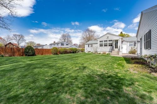 10 Montclair Dr, Enfield CT 06082-3025 exterior