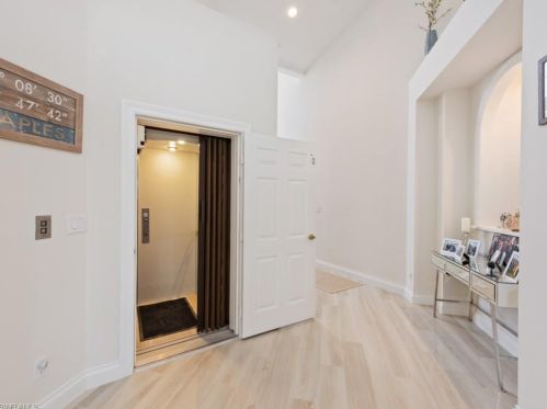 139 Colonade Cir, Naples FL 34103-8717 exterior