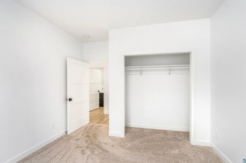 2465 Lismore Rd, Duluth MN 55803-8709 exterior