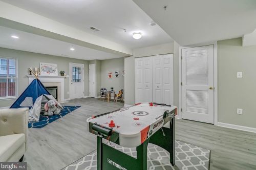 10414 Heathside Way, Rockville MD 20854-6346 exterior