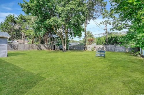 21 Orchid Ln, Commack NY exterior