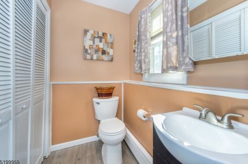 10 Metro Trl, Hopatcong NJ 07843-1554 exterior